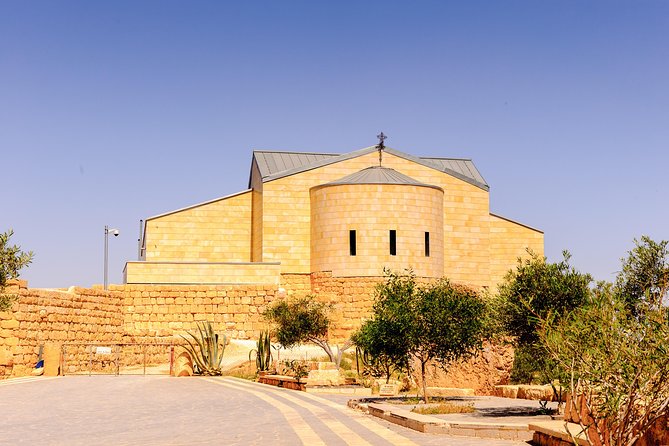7-Night Best of Jordan Tour:Jerash, Dead Sea, Petra,Wadi Rum,and Aqaba Overnight - Petra in a Half-Day Flow: Siq to Treasury and Rock-Cut Tombs