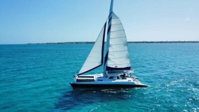 Bahamas: Swimming Pigs & Snorkeling Cruise with Lunch & Rum - Inside the 62-Ft Catamaran: The Comfort Advantage