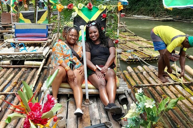 Bamboo rafting with Limestone Foot Massage free rum taste - Shopping time: what to do before you go to the counter