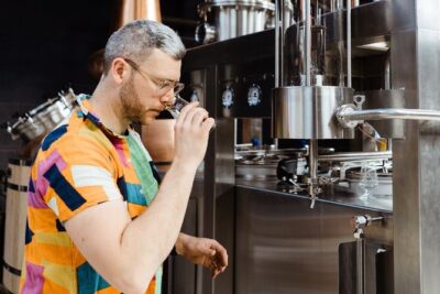 DropWorks Rum Tour - Largest Premium Rum Distillery in Europe! - Inside the distillery: how the hour is structured