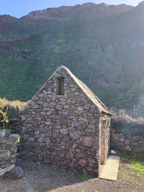 EAST MADEIRA:,Peaks, Forest walk,Thatched Roofs, Rum factory - Timing, comfort, and what you’re paying for