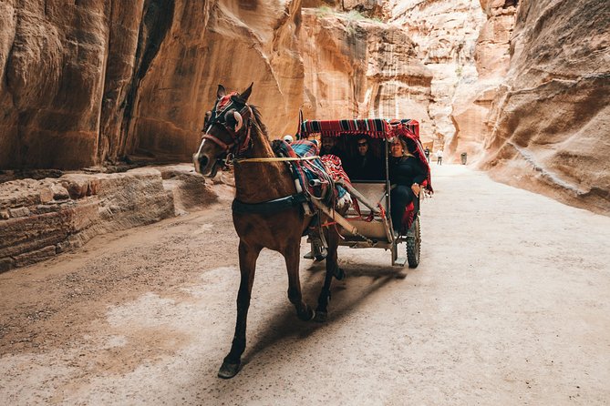 FROM AMMAN | Petra & Wadi Rum in one day | The Jordanian Mappers - Lunch and the flow between stops: why timing feels easier here