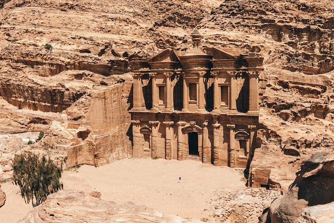 FROM AMMAN | Petra & Wadi Rum in one day | The Jordanian Mappers - Should you book this Petra and Wadi Rum one-day tour?