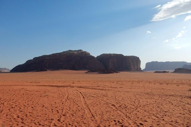 Full-Day Jeep Tour, Wadi Rum Desert Highlights - Jebel Khazali: petroglyphs, inscriptions, and the meaning in tiny marks