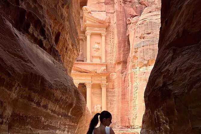 Full Day Petra and Wadi Rum Private Guided Tour - Petra’s Siq and the Treasury: what 4 hours really gives you