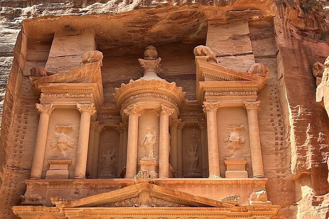 Full-Day Private Tour in Petra and Wadi Rum from Aqaba - Petra With a Real Focus: Siq and the Rose-Red Moments