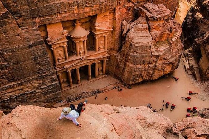 Full Day Tour Petra and Wadi Rum from Amman - Four hours in Petra: from the Siq to the Treasury