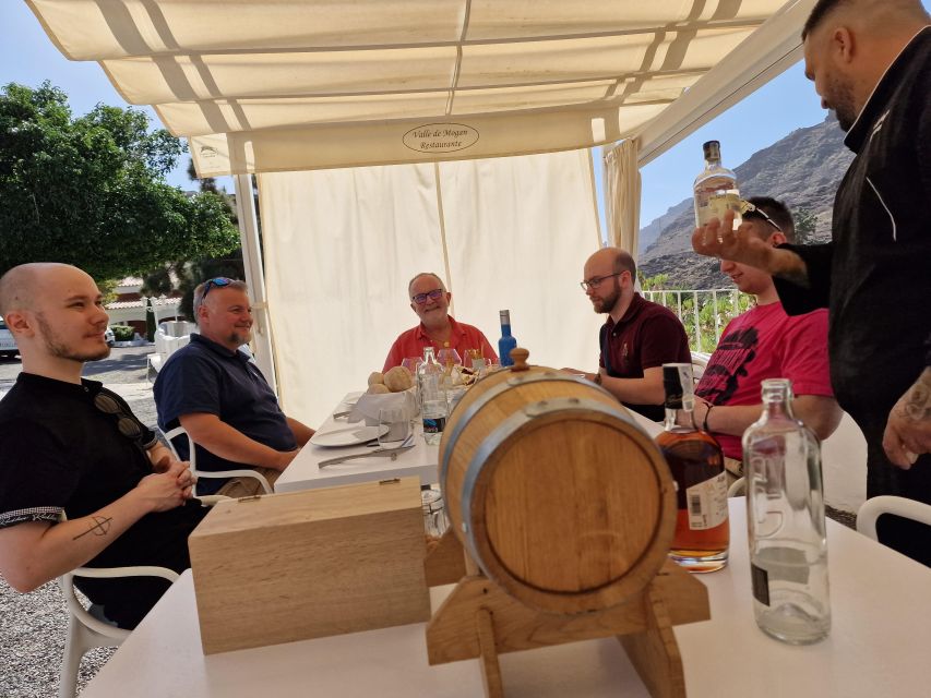 Gran Canaria: canarian rum & local cheese tasting tour - How the guide helps you order: rum for dinner and special occasions