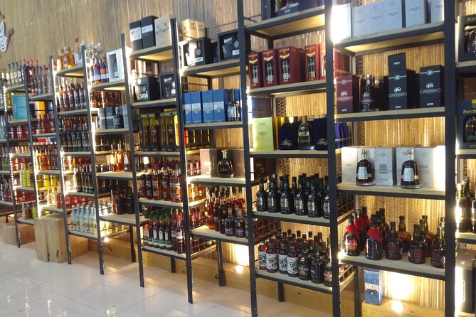 Guided Shopping Tour - Rum tasting, chocolate factory, Cigar factory - Quick Takeaways