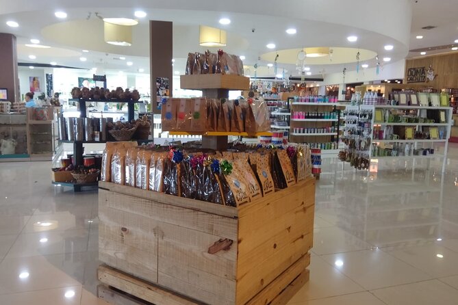 Guided Shopping Tour - Rum tasting, chocolate factory, Cigar factory - Entering the Main Stop: Don Lucas Cigars and the Tobacco Museum Flow