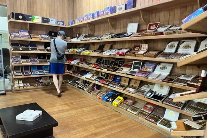 Guided Shopping Tour to Bella Mare Store (Cigars, Chocolate, Rum and Souvenirs) - Chocolate factory: taste first, buy second