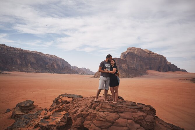 Jeep Tour in Wadi Rum with Professional Guide (Full day) - The sunset drive: why late-day timing is worth it