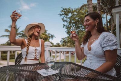 Nassau: Island Highlights Tour with Rum Tasting - Finding the Meeting Point Near the Pink-and-White Tourist Building