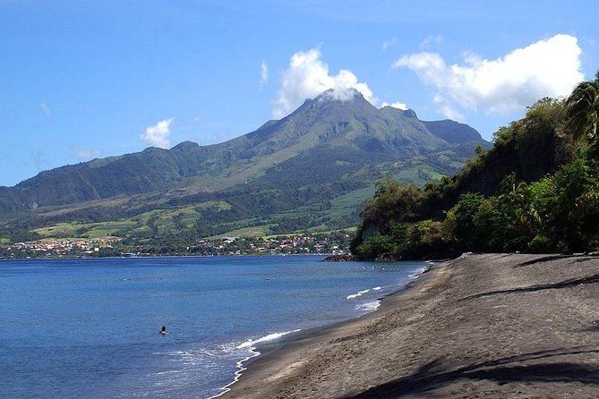 North Tour: rainforest, rum distillery, black sand beach etc - Key things I’d plan around