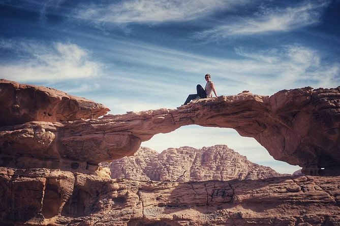 One Day Tour Wadi Rum - Petroglyphs and archaeological remains: making the trip more than scenery