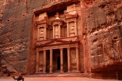 Petra and Wadi Rum Full-Day Private Tour From Amman - Petra Stop: Al‑Khazneh, Tombs, and Using 4 Hours Wisely