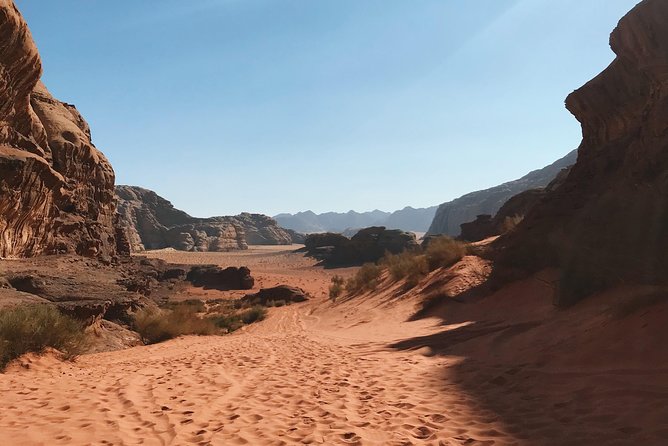 Petra and Wadi Rum in One Day | The Jordanian Mappers - Wadi Rum Village Stop: Gear Up for the 4x4