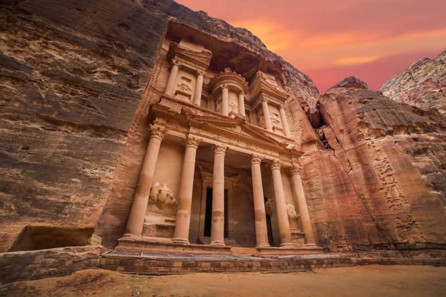 Petra & Wadi Rum: Full Day Private Tour with Hotel Pickup - Why pair Petra with Wadi Rum at all?