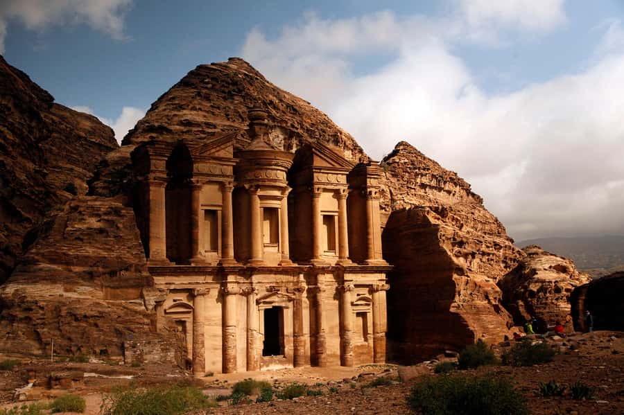 Petra & Wadi Rum: Full Day Private Tour with Hotel Pickup - Food breaks and where lunch fits in