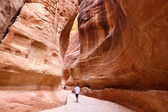 Petra & Wadi Rum Overnight of Transportation& Baptism Site Visit - Day 1: the fast start toward Petra and the Siq walk