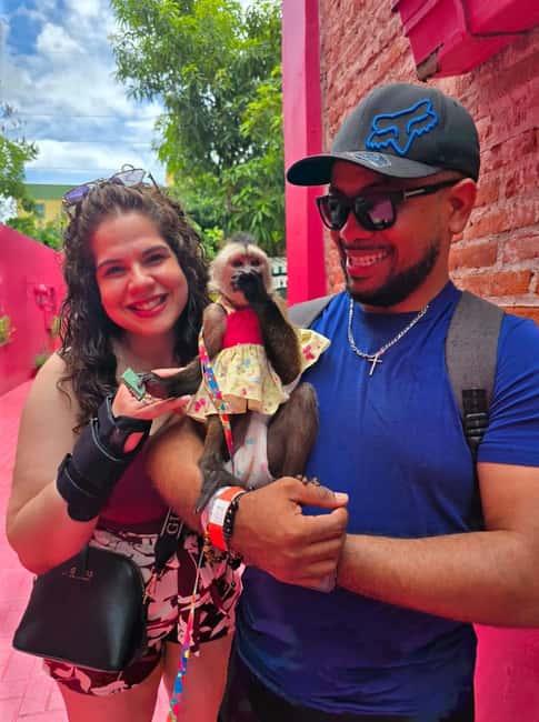 Puerto Plata: City Tour with Rum and Chocolate Factories - Market time, the ocean-side photo sign, and getting smart about shopping