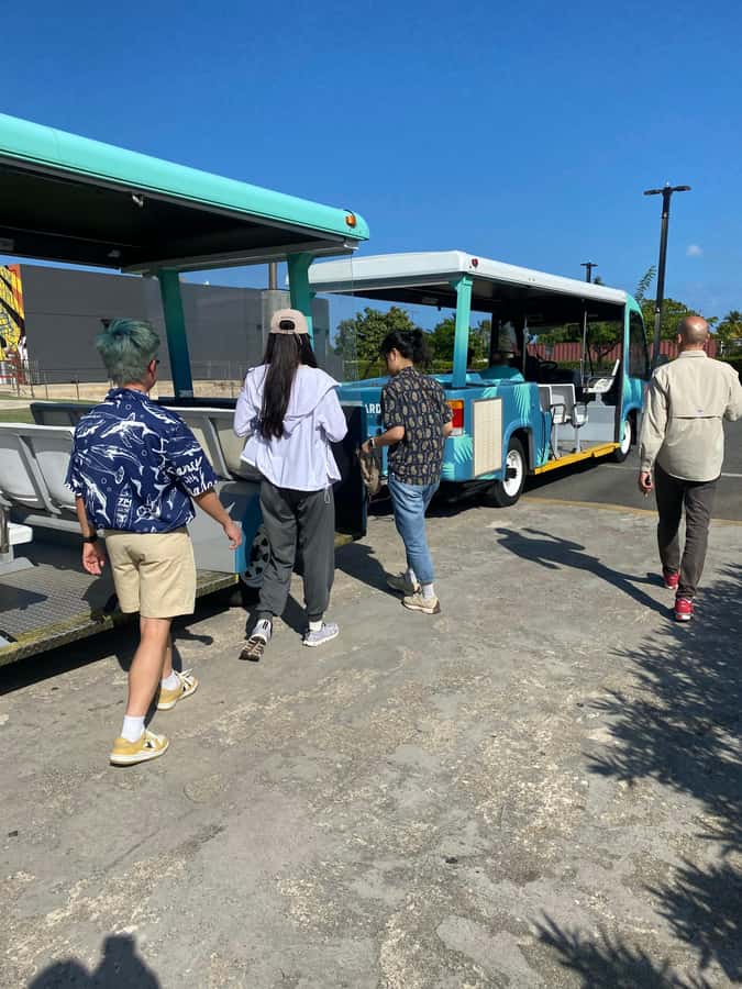 San Juan: Bacardi Rum Distillery and Old San Juan Combo Tour - Plaza Colón start: where your tour actually begins