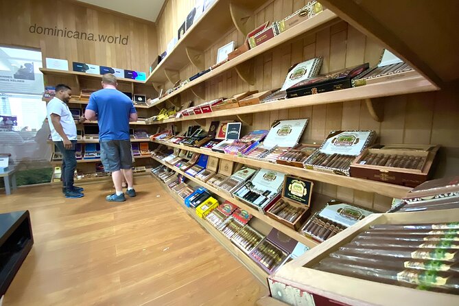 Shopping tour Punta Cana rum cigars coffee larimar chocolate souvenirs mamajuan - Chocolate Factory Options: Sweet Gifts That Don’t Feel Random