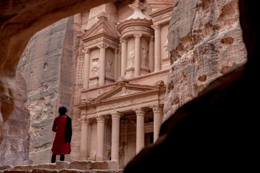 Tel Aviv: Petra & Wadi Rum 2-Day Glamping Trip with Flights - Crossing Into Petra: the Siq, the Treasury, and the stops that matter