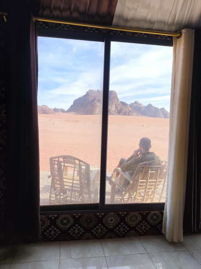 Wadi Rum: 1-Night Jeep Tour with Dinner and Breakfast - Key points at a glance