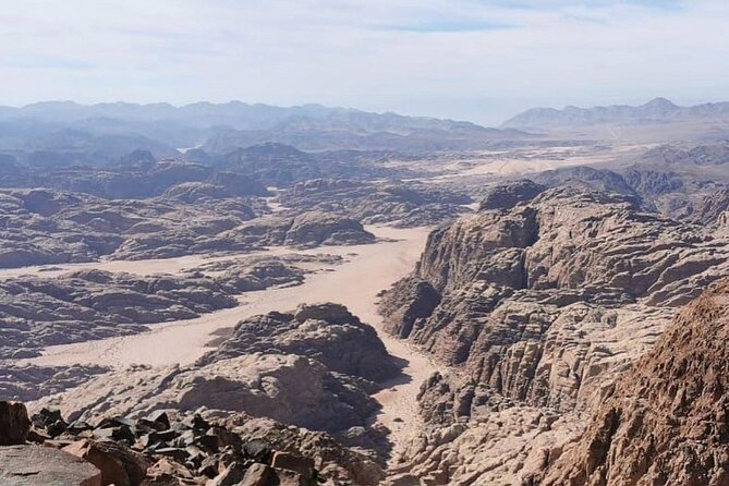 Wadi Rum Mountain Hike: Umm Ad Dami, highest point of Jordan + Jeep tour & Lunch - The White Desert and Rock Formations: When the Color Changes