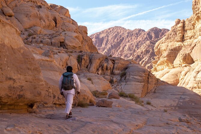 Wadi Rum: Mountain Hike with Lunch & Scenic Valley Tour - What to wear and pack for a rocky desert hike